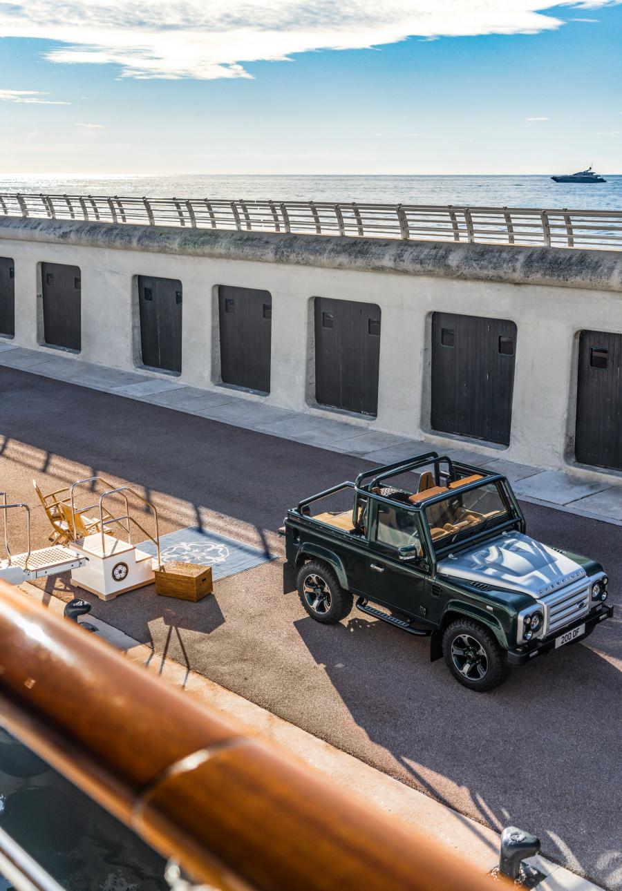  Land Rover Defender 90 by Overfinch 2019 года  (фото 12 из 12)